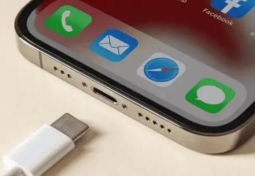 连云港苹果15维修分享iPhone15改USB-C接口后能和安卓用户互借充电器吗 